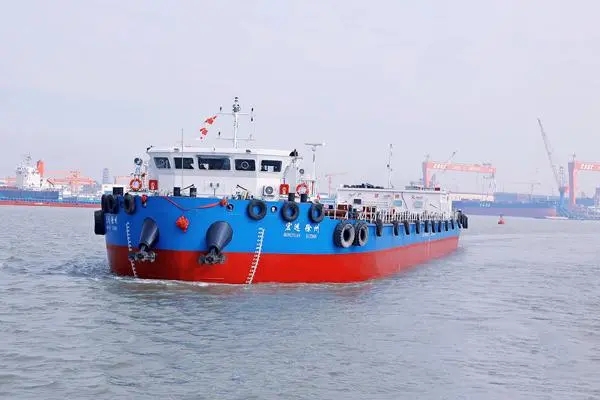 推动内河绿色航运发展 我国首次实现液化天然气集装箱船换罐加注